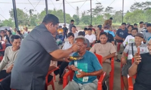 Ketua DPRD Konawe Sambut Aspirasi Warga Soal pengaspalan Jalan Desa Olo-oloho