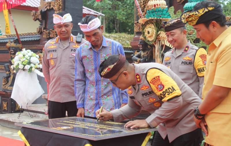 Ketua DPRD Konawe Hadiri Peresmian Pura Dharma Chakti Raharja di Polda Sultra