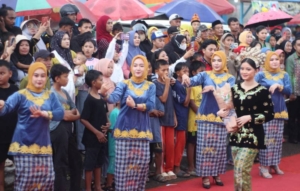 Tarian Wulele Sanggula DPRD Konawe Curi Perhatian di Pawai Budaya HUT ke-65 Konawe