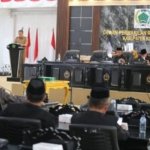 Genjot Investasi dan Kesetaraan Gender, Pemda Konawe Serahkan Dua Raperda Strategis ke DPRD